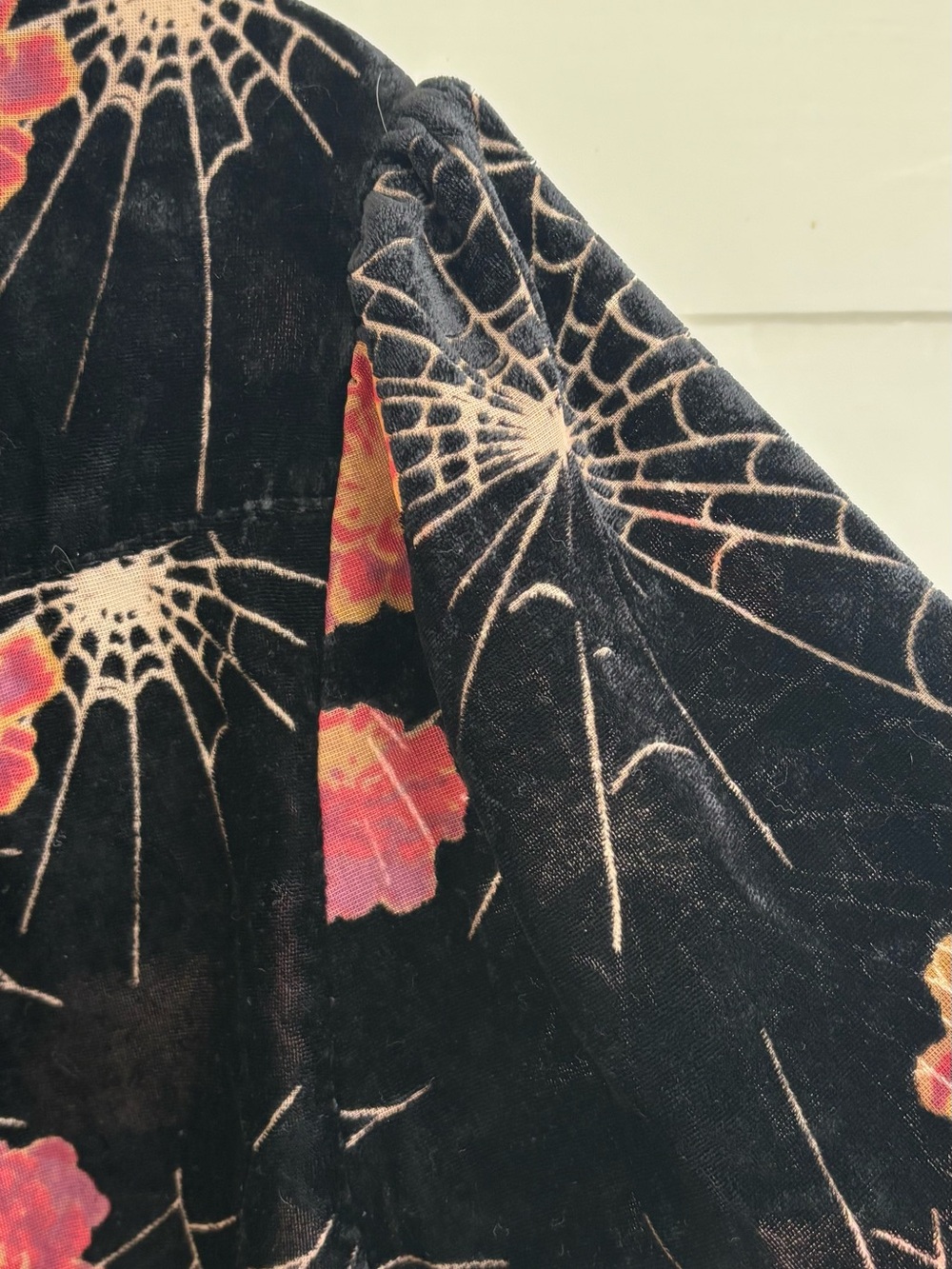 Modcloth Black Velvet Burnout Floral and Spiderweb Button Down Top Women’s 1X - Picture 16 of 16